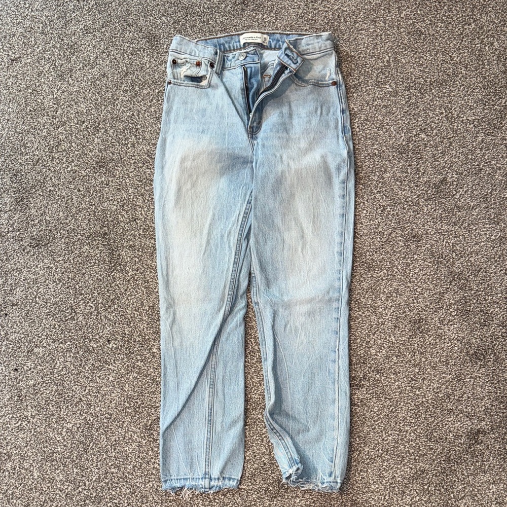 Abercrombie & Fitch High Rise Cropped Light Wash Jeans | Size 25